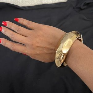 Gold Bangle beautiful NWT